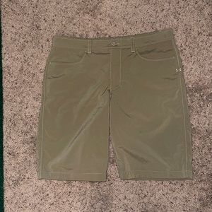 Under armor khaki shorts men’s